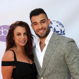 Britney Spears et son compagnon Sam Asghari sur le tapis rouge " The Daytime Beauty Awards " à Los Angeles.
