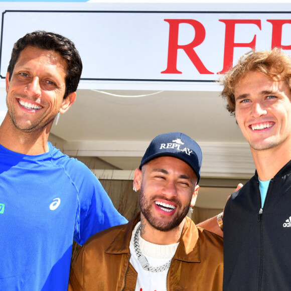 Marcelo Melo, Neymar et Alexander Zverev - Tennis : Les célébrités assistent à la 115ème édition du Rolex Monte-Carlo Masters à Monaco le 11 avril 2022 © Bruno Bebert / Bestimage