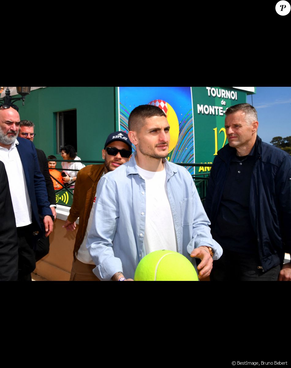 Neymar et Marco Verratti - Tennis : Les célébrités assistent à la 115ème édition du Rolex Monte-Carlo Masters à Monaco le 11 avril 2022 © Bruno Bebert / Bestimage