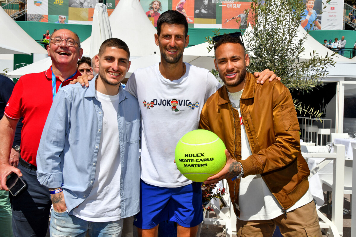 Djokovic bate bola com Neymar e Verratti em Montecarlo