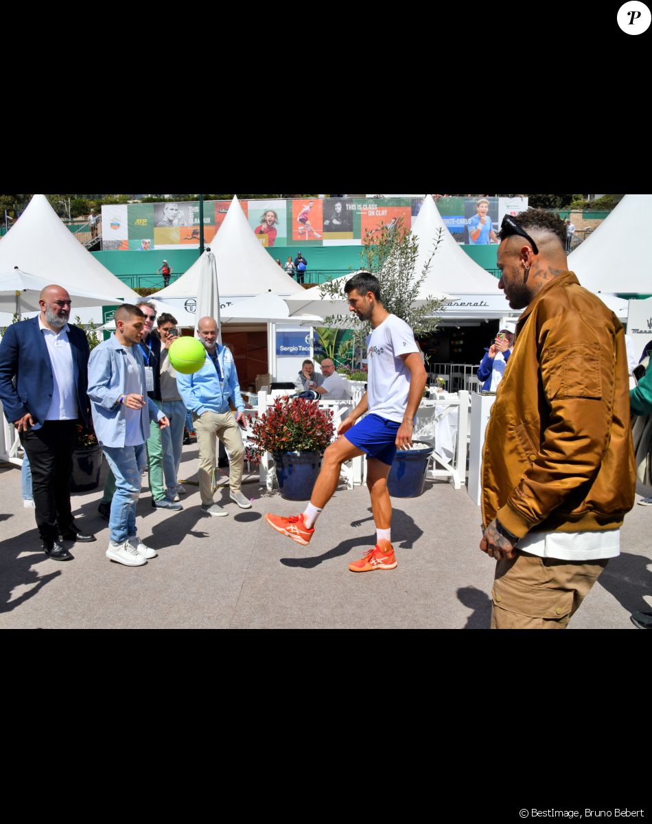 Marco Verratti, Neymar et Novak Djokovic - concours de dribbles - - Tennis : Les célébrités assistent à la 115ème édition du Rolex Monte-Carlo Masters à Monaco le 11 avril 2022 © Bruno Bebert / Bestimage