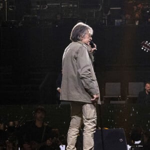 Jacques Dutronc (Victoire d'honneur) avec son fils Thomas Dutronc sur scène lors de la 37ème cérémonie des Victoires de la musique à la Seine musicale de Boulogne-Billancourt, le 11 février 2022. © Cyril Moreau / Tiziano Da Silva / Bestimage