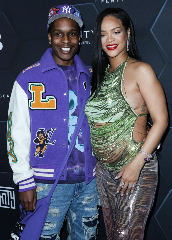 Rihanna (enceinte) et son compagnon ASAP Rocky - Photocall "Fenty Beauty et Fenty Skin" à Los Angeles, le 11 février 2022. 