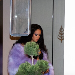 Rihanna enceinte et son compagnon Asap Rocky quittent l'hôtel Four Seasons pour se rendre à la soirée Gucci en marge de la fashion week à Milan le 25 février 2022. © Tiziano Da Silva/Bestimage 