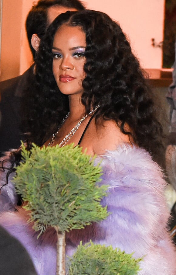 Rihanna enceinte et son compagnon Asap Rocky quittent la soirée du défilé Gucci en marge de la fashion week à Milan. 