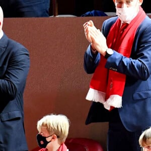 Le prince Albert II de Monaco et ses enfants, le prince héréditaire Jacques et la princesse Gabriella, ont assisté à la victoire de la Roca Team durant la rencontre de basket qui l'a opposée à Fenerbahce en Euroleague, au stade Louis II, le 25 février 2022. © Bruno Bebert/Bestimage 