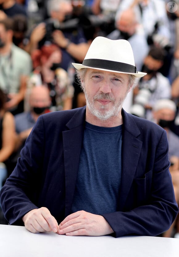 Arnaud Desplechin au photocall du film Tromperie lors du 74ème festival international du film de Cannes le 13 juillet 2021 © Borde / Jacovides / Moreau / Bestimage