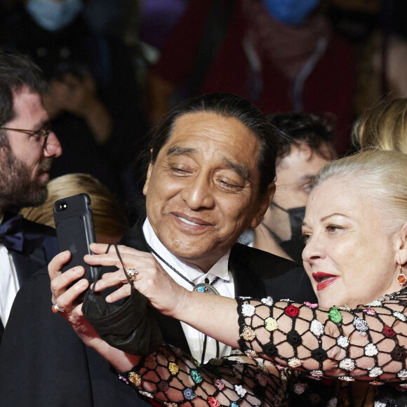 Josiane Balasko et son mari George Aguilar - Montée des marches du film " Tralala " lors du 74ème Festival International du Film de Cannes. Le 13 juillet 2021 © Borde-Jacovides-Moreau / Bestimage 