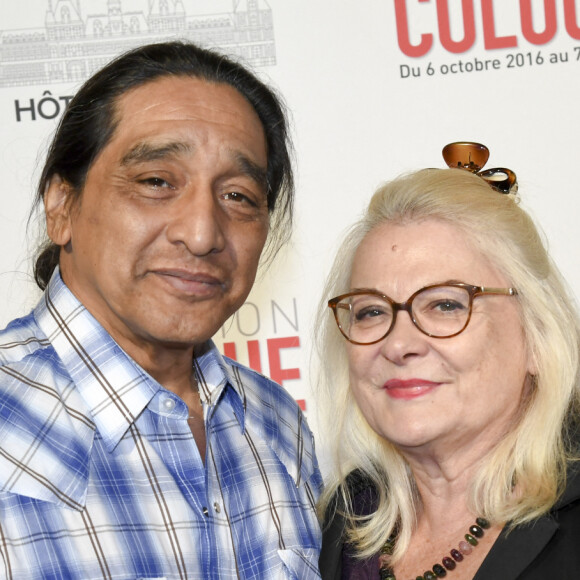 George Aguilar et Josiane Balasko - Vernissage presse de l'exposition "Coluche" à l'Hôtel de Ville de Paris le 5 octobre 2016. © Pierre Perusseau/Bestimage