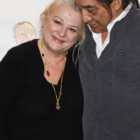 Josiane Balasko et son mari George Aguilar - Première du film "La Pièce Rapportée" au cinéma UGC Ciné Cité Les Halles à Paris, le 30 novembre 2021. © Guirec Coadic/Bestimage