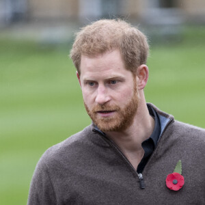 Le prince Harry, duc de Sussex, rencontre l'équipe représentant l'Angleterre aux Invictus Games 2019 à La Haye. Le 29 octobre 2019. 