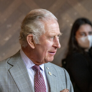 Le prince Charles, prince de Galles, visite l'aire de repos "Tebay Services" à Cumbria à l'occasion de son 50 ème anniversaire, le 6 avril 2022. 