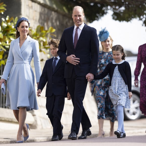 Le prince William, duc de Cambridge, et Catherine (Kate) Middleton, duchesse de Cambridge, et leurs enfants, arrivent à la chapelle Saint-Georges de Windsor pour assister à la messe de Pâques. 