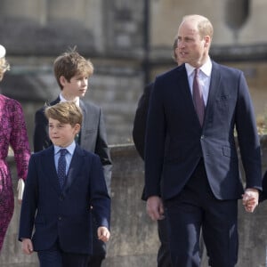 Le prince William, duc de Cambridge, et Catherine (Kate) Middleton, duchesse de Cambridge, et leurs enfants, arrivent à la chapelle Saint-Georges de Windsor pour assister à la messe de Pâques, le 17 avril 2022. 