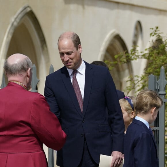 Le prince William, duc de Cambridge, et Catherine (Kate) Middleton, duchesse de Cambridge, Le prince George de Cambridge, La princesse Charlotte de Cambridge Le prince William, duc de Cambridge, et Catherine (Kate) Middleton, duchesse de Cambridge, Le prince George de Cambridge, La princesse Charlotte de Cambridge - La famille royale britannique quitte la chapelle Saint-Georges de Windsor après la messe de Pâques, le 17 avril 2022. 