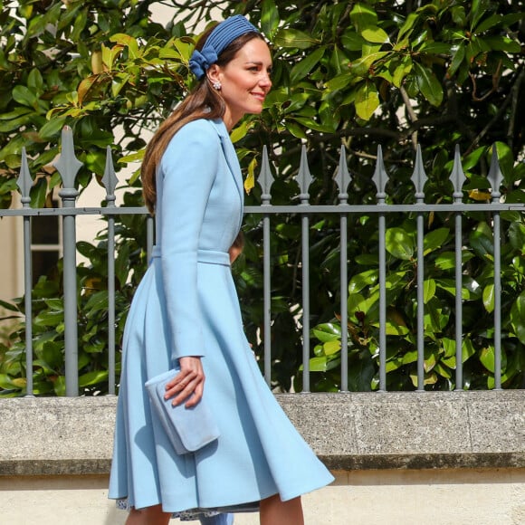 Le prince William, duc de Cambridge, et Catherine (Kate) Middleton, duchesse de Cambridge, Le prince George de Cambridge, La princesse Charlotte de Cambridge - La famille royale britannique quitte la chapelle Saint-Georges de Windsor après la messe de Pâques, le 17 avril 2022. 