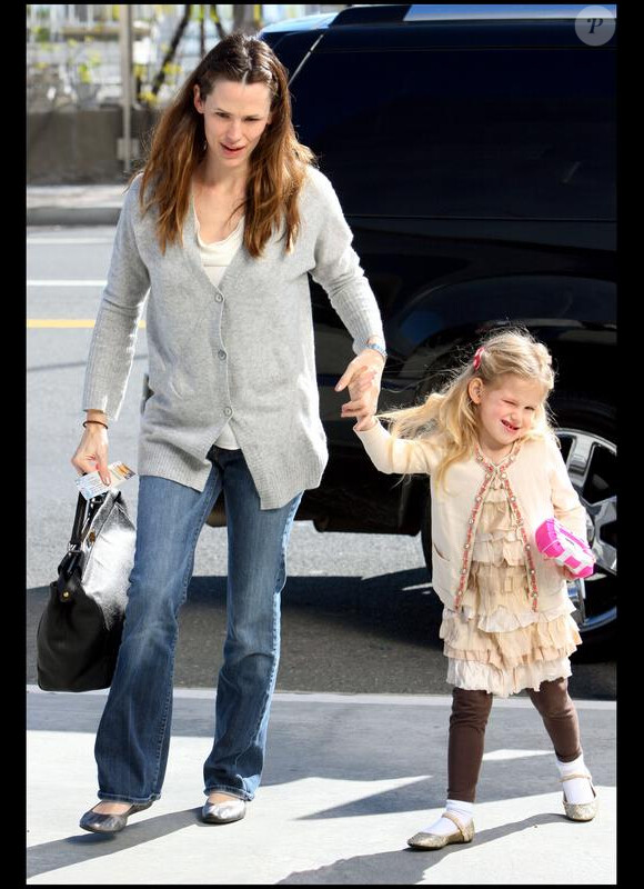 Jennifer Garner et Violet en séance shopping. Janvier 2010