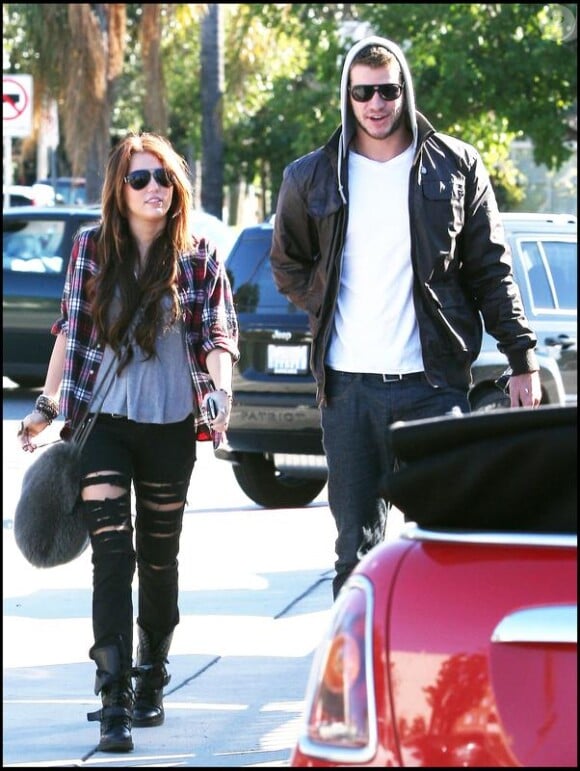 Miley Cyrus et son boyfriend Liam Hemsworth à Los Angeles, le 23 janvier 2010