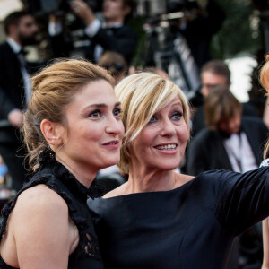 Julie Gayet, Chantal Ladesou (robe Paule Ka, bijoux Van Cleef & Arpels), Julie Depardieu (robe Paule Ka) (collier Montblanc Pétales de rose en or blanc et diamants pavés) - Montée des marches du film "La fille inconnue" lors du 69ème Festival International du Film de Cannes. Le 18 mai 2016. © Borde-Jacovides-Moreau/Bestimage 