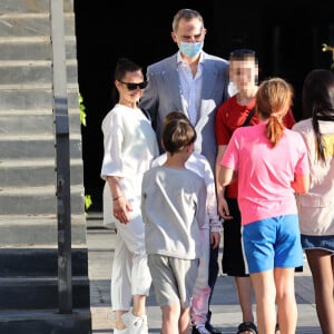 Le roi Felipe VI d'Espagne - Visite royale au centre pour réfugiés ukrainiens Creade à Pozuelo de Alarcón près de Madrid, le 16 avril 2022. 