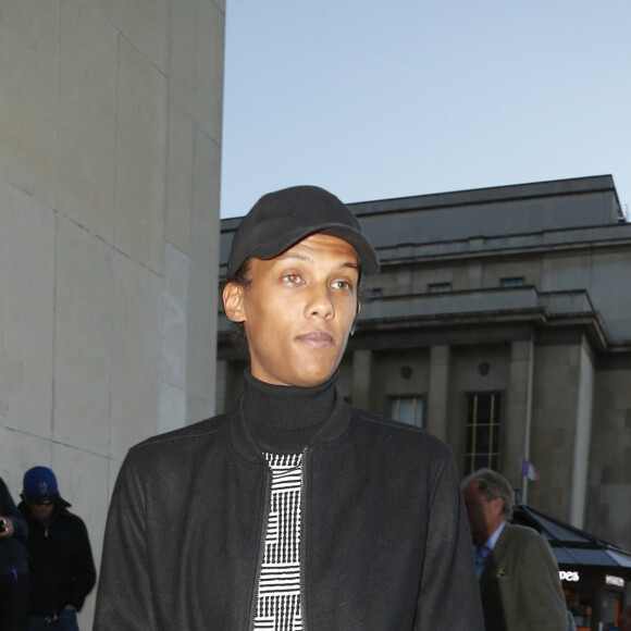 Le chanteur Stromae - - Défilé de mode "Kenzo" collection prêt-à-porter Printemps-Eté 2017 lors de la Fashion Week de Paris à la Cité de l'architecture et du patrimoine au Trocadéro à Paris, France, le 4 octobre 2016. © Christophe Aubert via Bestimage 