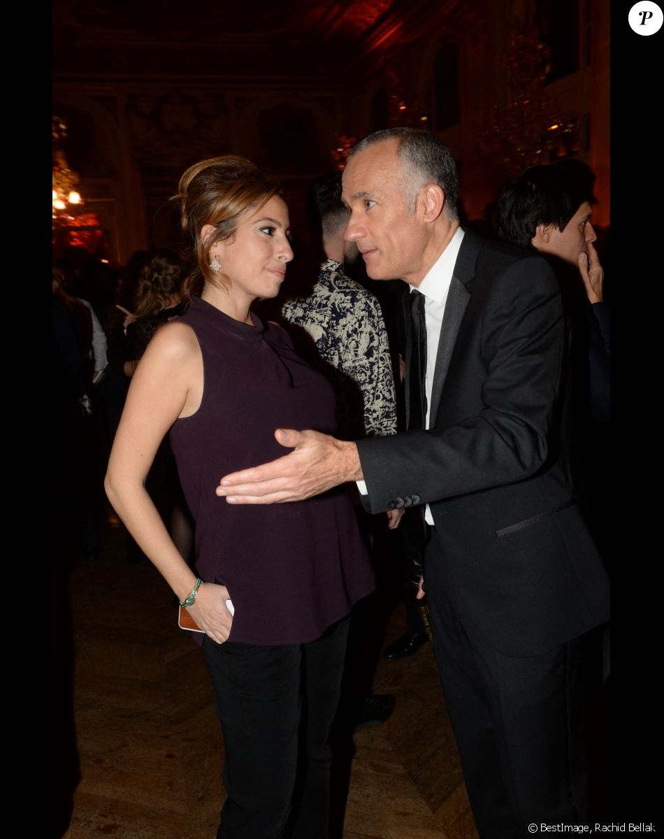 Léa Salamé enceinte, Gilles Bouleau à la 7ème cérémonie des "Hommes de l'Année GQ" au musée d'Orsay à Paris, le 23 novembre 2016.