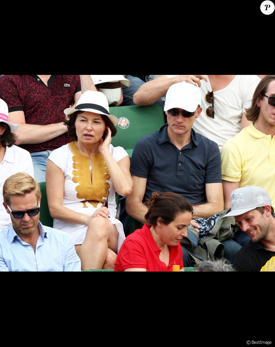 Gilles Bouleau et sa femme Elisabeth Tran-Bouleau à la finale homme des Internationaux de France de tennis de Roland Garros à Paris le 8 juin 2014.