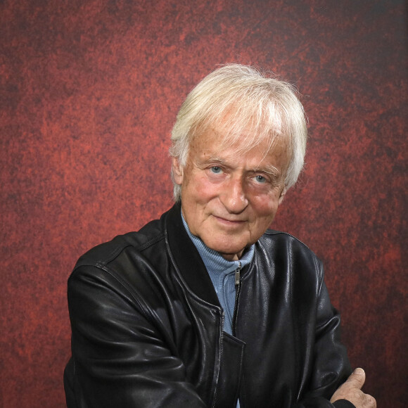 Portrait du Chanteur Dave lors de l'enregistrement de l'émission "L'instant de Luxe" à Paris le 19 novembre 2021.