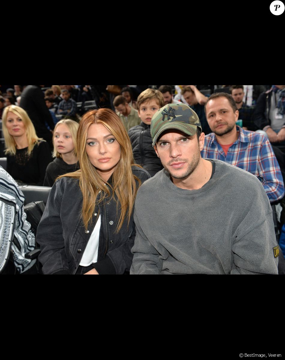 Caroline Receveur et Hugo Philip au match de NBA Game Paris 2020 entre les Bucks de Milwaukee et les Charlotte Hornet à l'AccorHotels Arena à Paris le 24 janvier 2020. © Veeren / Bestimage
