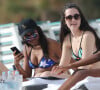 Exclusif - Sasha Obama, la fille du président Barack Obama, passe l'après-midi à la plage à Miami avec des amis.