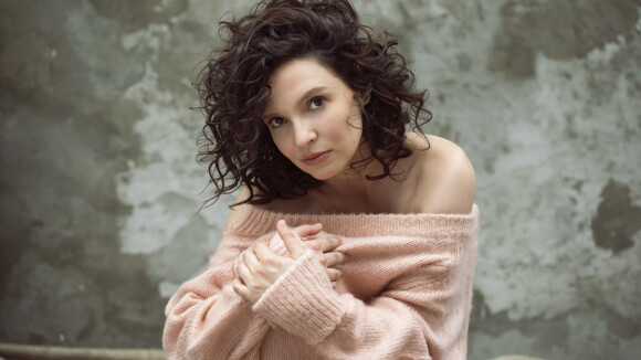 Anne Sila fière de son opus romantique et riche en différents styles : "J'ai fait un album vraiment libre" (EXCLU)