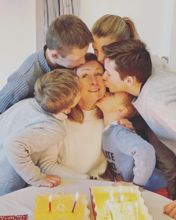 Marie-Alix Jeanson de "Familles nombreuses" entourée de ses enfants pour son anniversaire