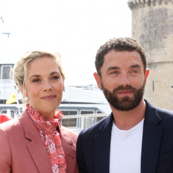 Alysson Paradis et Guillaume Gouix au photocall de la série "L'invitation" lors de la 23ème édition du Festival de la Fiction tv de la Rochelle 2021, à La Rochelle, France, le 18 septembre 2021. © Jean-Marc Lhomer/Bestimage 