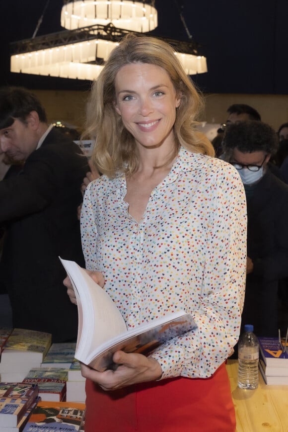 Julie Andrieu au Festival du Livre de Paris au Grand Palais éphémère à Paris, France, le 22 avril 2022. © Jack Tribeca/Bestimage