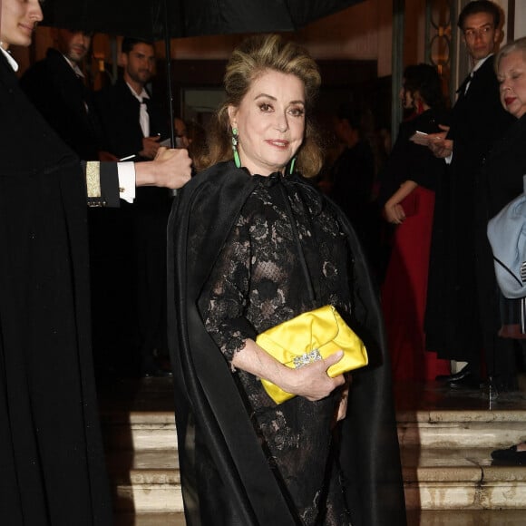 Catherine Deneuve - People à la soirée Dior dans le cadre de la 59 ème Biennale d'art de Venise. Les bénéfices de cette soirée seront reversés aux réfugiés Ukrainiens en Italie. venise le 23 avril 2022 