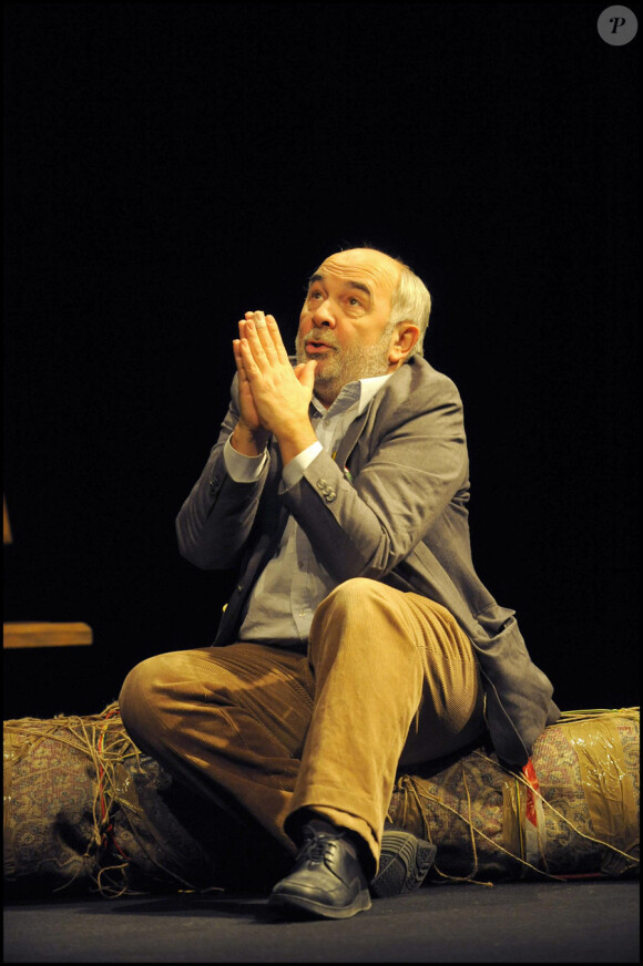 Gérard Jugnot se dévoile sur la scène du Petit Théâtre à Paris le 20 janvier 2010 dans la pièce Le Paquet de Philippe Claudel