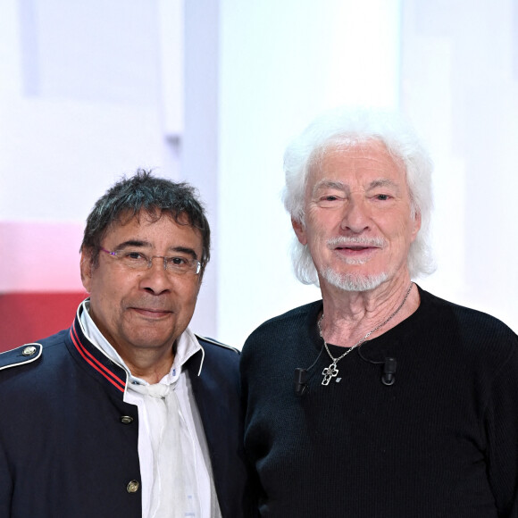 Laurent Voulzy et Hugues Aufray - Enregistrement de l'émission "Vivement Dimanche" présentée par M.Drucker et diffusée le 24 avril sur France 2. Le 15 avril 2022 © Guillaume Gaffiot / Bestimage 