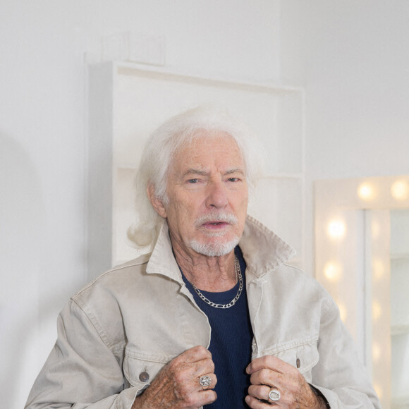 Hugues Aufray - Backstage de l'enregistrement de l'émission "On est presque en direct" (OEED) présentée par L. Ruquier et diffusée sur France 2 le 7 novembre 2020. © Jack Tribeca / Bestimage