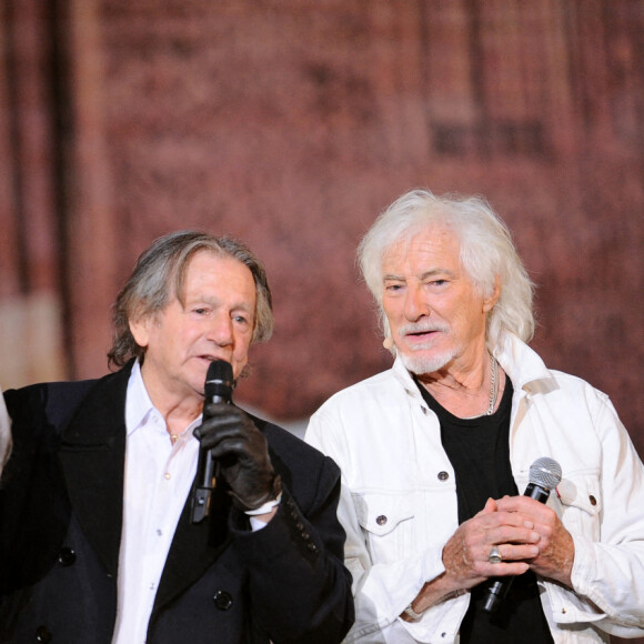 Mario Luraschi et Hugues Aufray - Surprises - Enregistrement de l'émission "La Chanson secrète 7 " à la Scène musicale à Paris, qui sera diffusée le 15 janvier 2021 sur TF1.  © Gaffiot-Moreau / Bestimage 