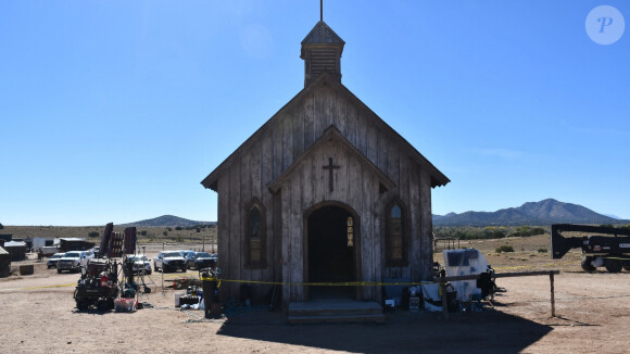 Le département du shériff de Santa Fe dévoile des photos et des vidéos du drame qui coûté la vie à Halyna Hutchins lors du tournage du film "Rust" avec Alec Baldwin.