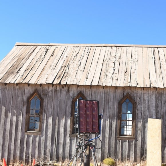 Le département du shériff de Santa Fe dévoile des photos et des vidéos du drame qui coûté la vie à Halyna Hutchins lors du tournage du film "Rust" avec Alec Baldwin.