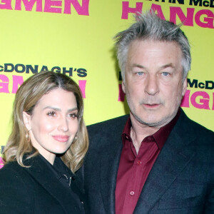 Hilaria Baldwin et son mari Alec Baldwin - Première de la pièce de théâtre "Hangmen" au Golden Theatre à New York. 