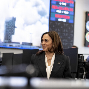 La vice-présidente des Etats-Unis Kamala Harris visite la base "Vandenberg Space Force" à Lompoc, le 18 avril 2022.