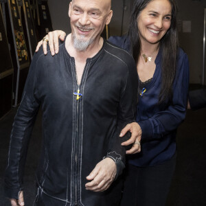 Exclusif - Florent Pagny et sa femme Azucena - Backstage de l'émission spéciale "Unis pour l'Ukraine" à la Maison de la Radio et de la Musique, diffusée en direct sur France 2 et présentée par Nagui et Leïla.Kaddour à Paris le 8 mars 2022. © Cyril Moreau / Jack Tribeca / Bestimage