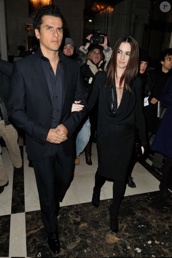Paz Vega er son époux Orson Salazar au défilé Givenchy le 26 janvier 2010 à Paris
