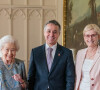 La reine Elisabeth II d'Angleterre reçoit Ignazio Cassis (président de la Confédération suisse) et sa femme Paola, au château de Windsor, le 28 avril 2022. 