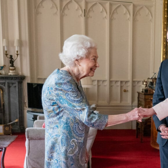 La reine Elisabeth II d'Angleterre reçoit Ignazio Cassis (président de la Confédération suisse) et sa femme Paola, au château de Windsor, le 28 avril 2022. 