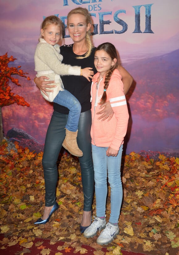 Elodie Gossuin et ses filles Rose et Joséphine Lacherie - Projection exceptionelle de "La Reine des Neiges 2 " au Grand Rex à Paris, le 13 novembre 2019. © Veeren Ramsamy/Bestimage