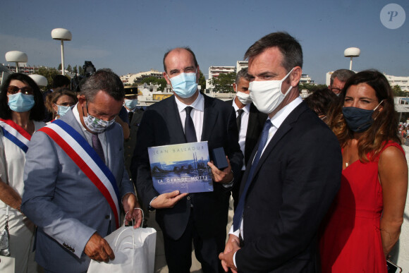 Visite du Premier ministre Jean Castex et du ministre de la santé Olivier Véran, accompagnée de la députée Coralie Dubost, à la Grande-Motte le 11 août 2020