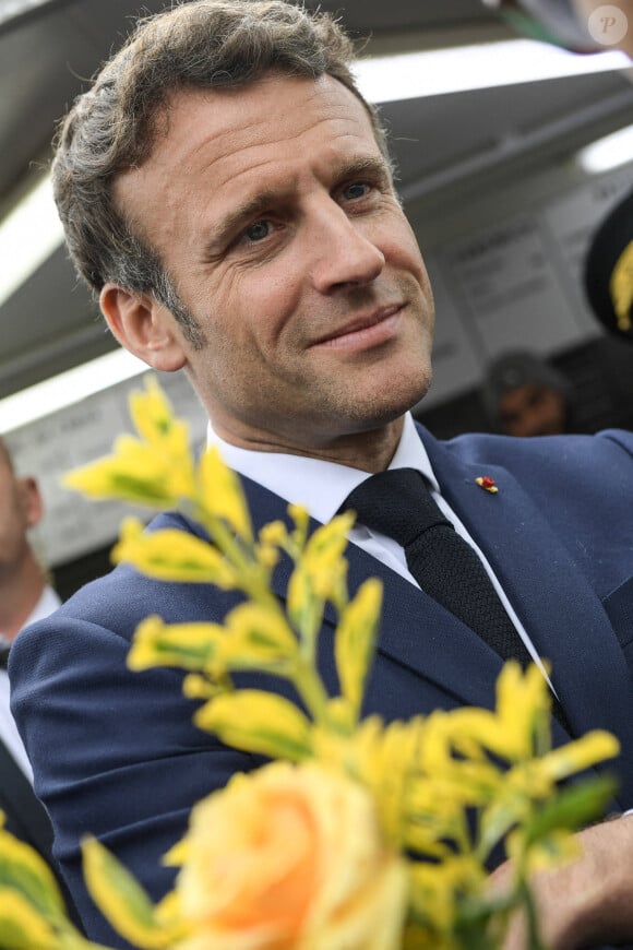 Le président de la République française, Emmanuel Macron s'est rendu à Barbazan-Debat, Hautes-Pyrénées, France, le vendredi 29 avril 2022 © Isa Harsin/Pool/Bestimage